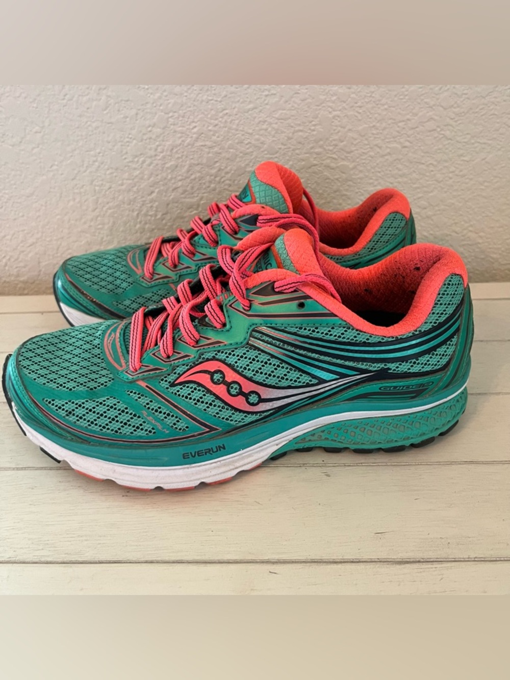 Saucony Guide 9 Running Tennis Shoes Sneakers Athletic Trainers Womens size 6